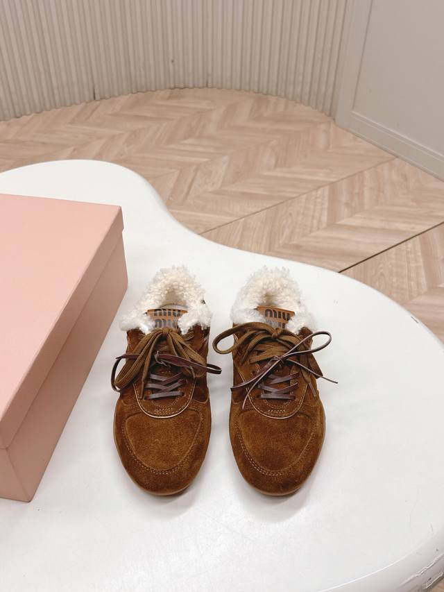 Selling Miu Miu's latest American retro-style casual German training shoes! A mu