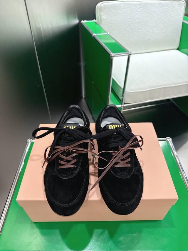 K018 Miu Miu New German Training Shoes A must-have for its stunning looks and po