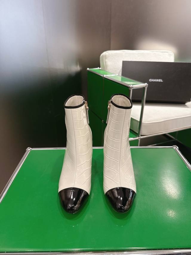 K044L Chanel 2025 New Autumn/Winter High-Heeled Ankle Boots; Exquisite electropl