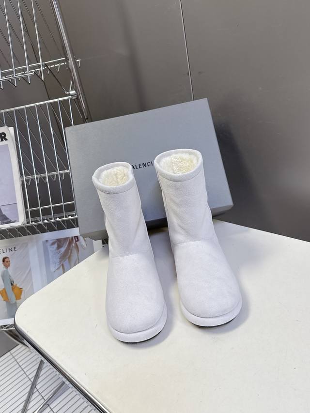 Balenciaga Fall/Winter Latest Ski Collection Snow Boots Many celebrities and inf