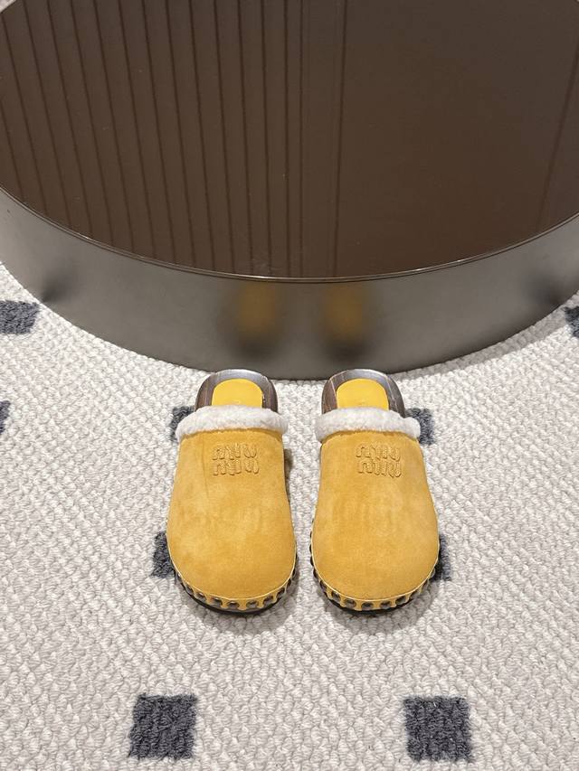 Miu Miu Half-Cover Wool Slippers, the perfect autumn/winter essential! The suede