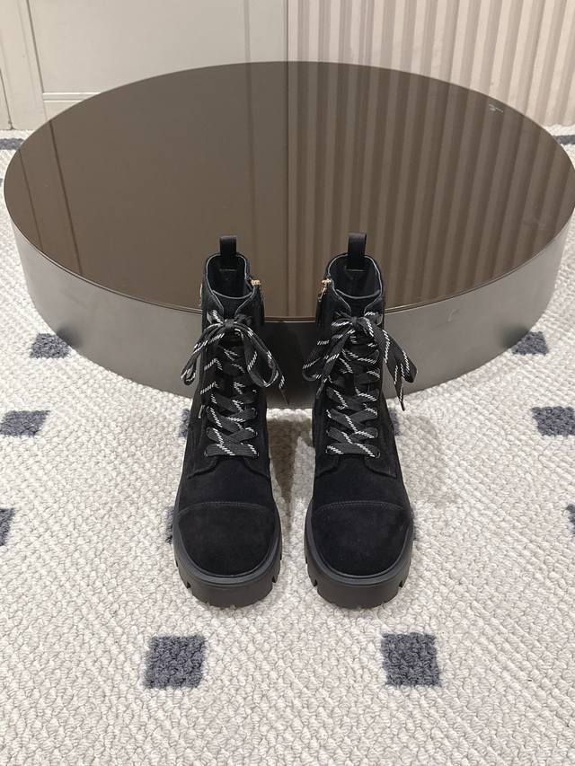 Cowhide suede. Cowhide upper. Sizes 35-40. Custom-made. Prada 2025 New Lace-up P