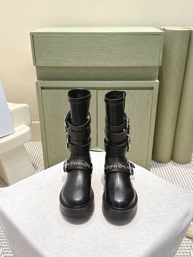 High-quality Dior 2025S new mid-calf/high-calf brogue boots. From the Fall/Winte