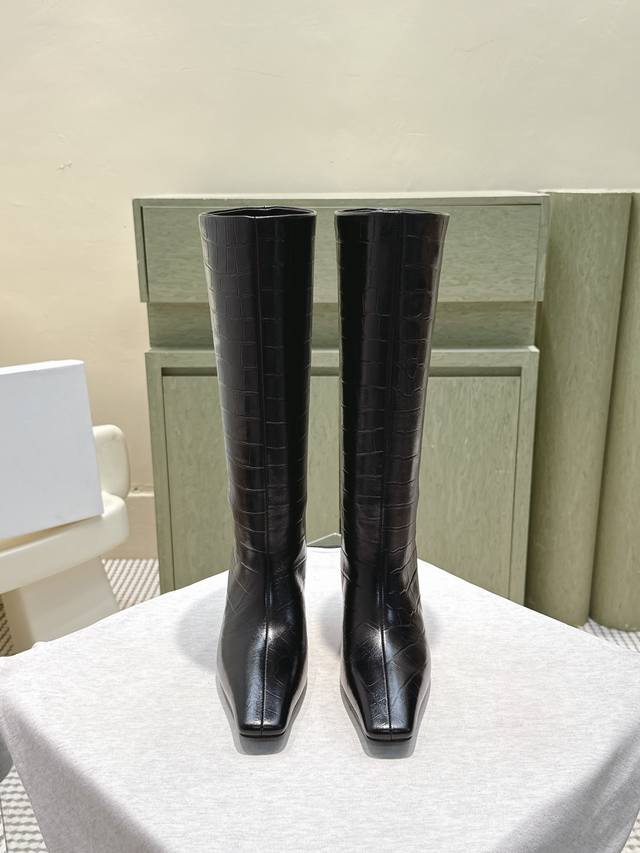 High-quality Khaite 2025 Autumn/Winter Square Toe Kitten Heel Boots, Fashionable