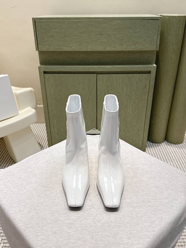 High-quality Khaite 2025 Autumn/Winter new square-toe kitten heel boots, stylish