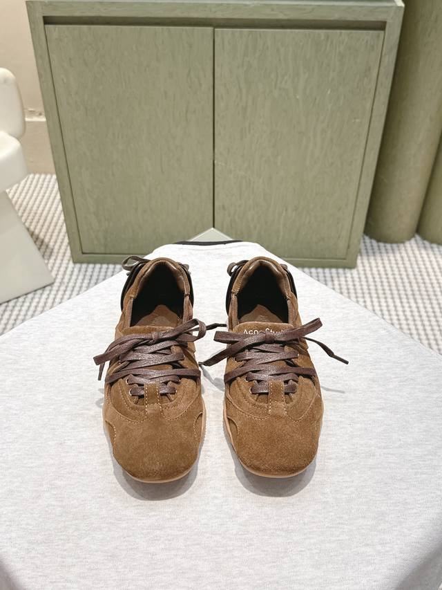 High-quality Acne Studios 25Ss Spring/Summer runway ballet flats. Each pair is a