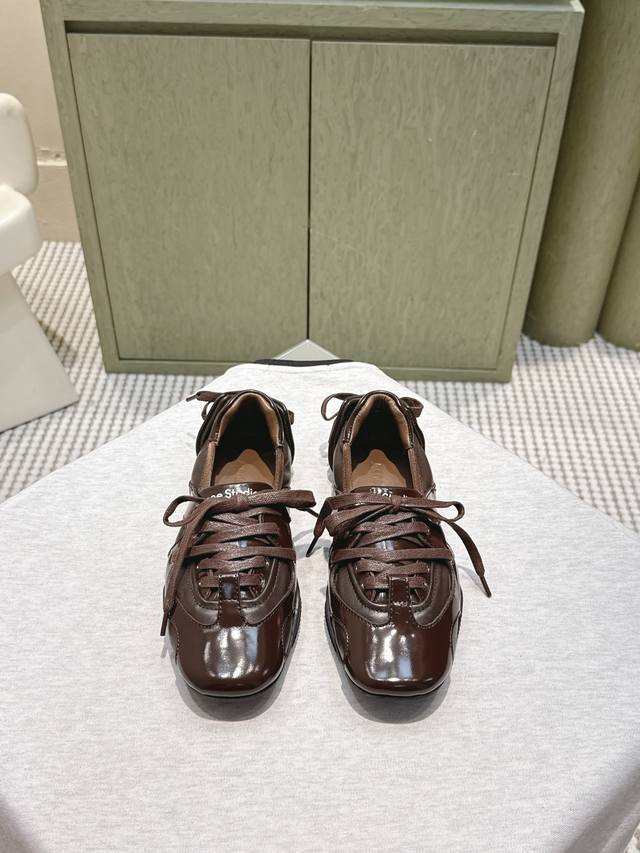 High-quality Acne Studios 25Ss Spring/Summer runway ballet flats. Each pair is a