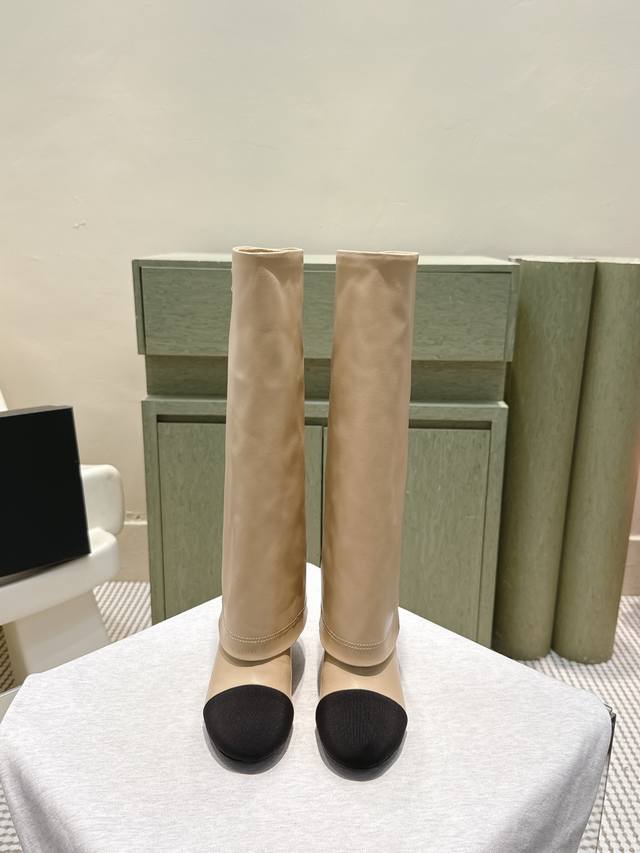 High-quality Chanel 25B New Arrival boots (retailer grade). The straight-leg des