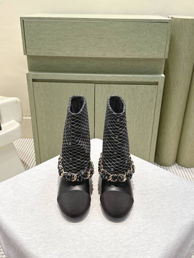 High-quality Chanel 25B New Arrival boots (retailer grade). The highlight is the