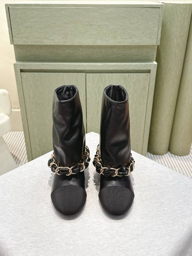 High-quality Chanel 25B New Arrival boots (retailer grade). The highlight is the