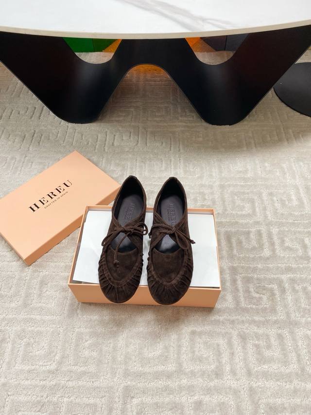 This is a 1:1 replica of the original Hereu niche streetwear brand 25Vs autumn n