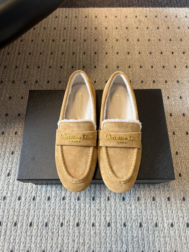 Top-tier Dior new style fleece-lined loafers. The upper is made of suede, soft t