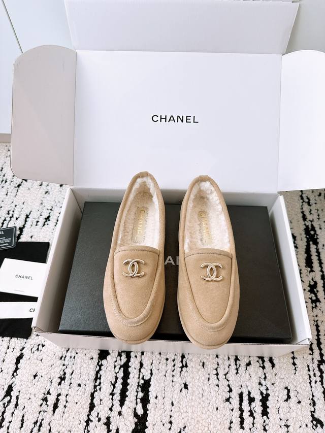 Authentic Chanel 24K Teddy Fur Shoes, New Autumn/Winter Style, Comfortable and W