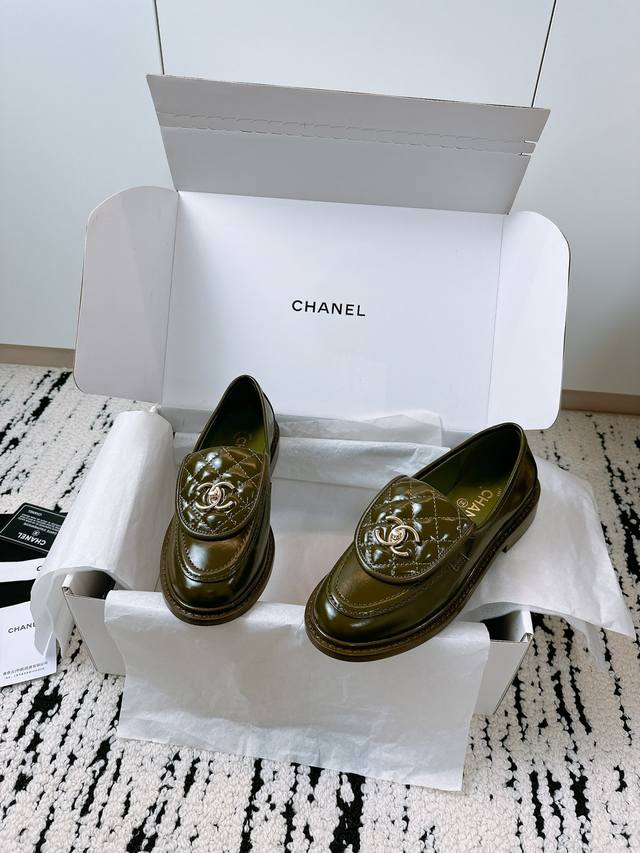 High-quality Chanel 24K early autumn loafers/slip-on shoes. Recommended by popul
