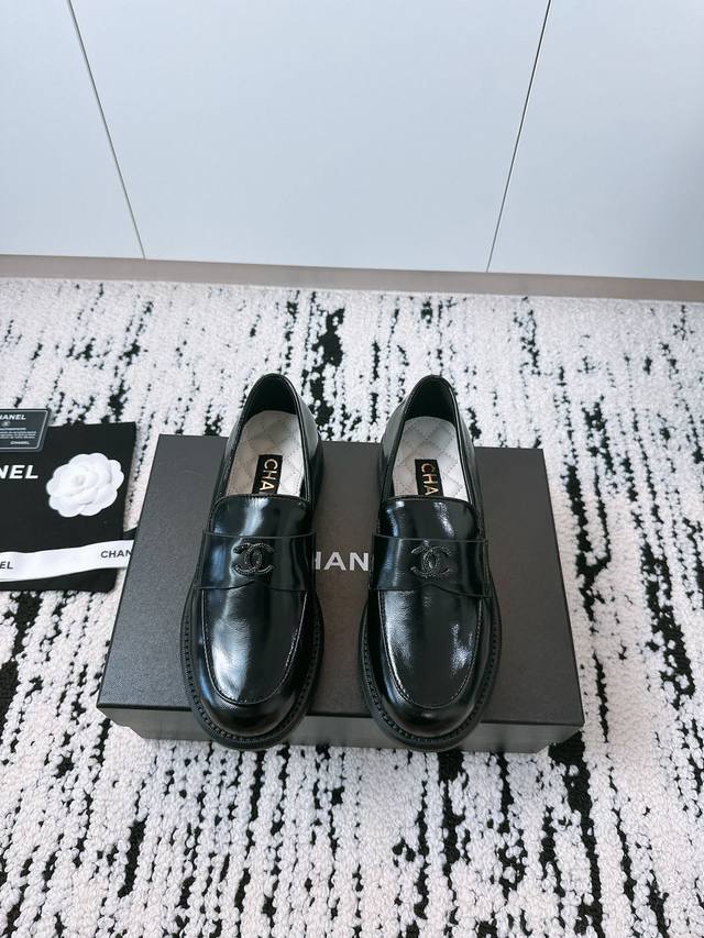 Top-tier loafers! A classic design worn by numerous celebrities and influencers