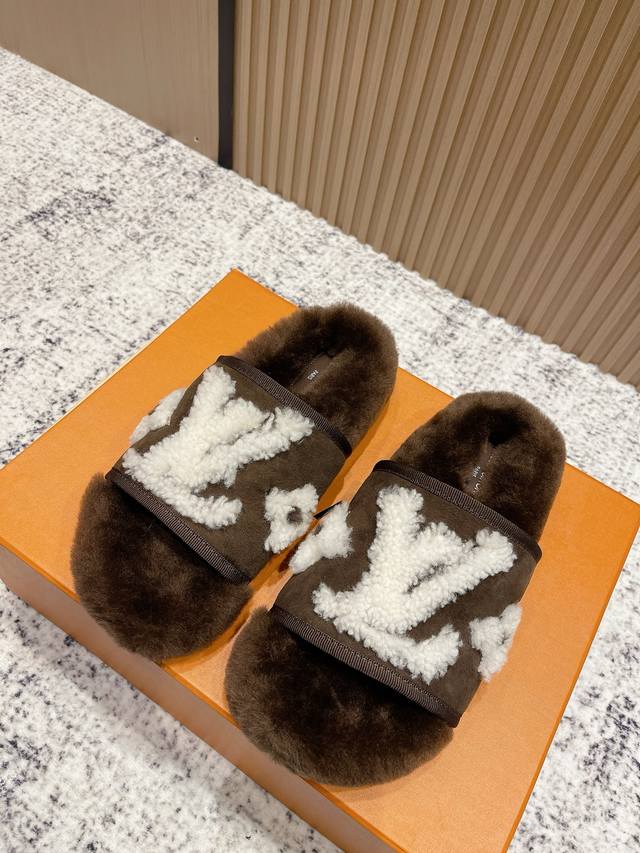 Top-tier version: Lv~~Wool slippers, a super popular fluffy slipper. Made with p