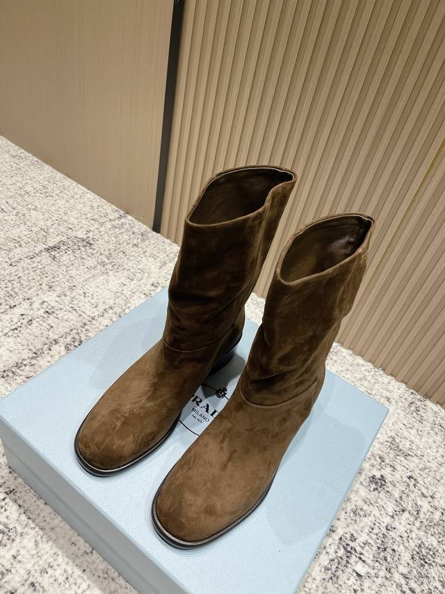 Top-tier version: Prada 25Ss Autumn/Winter New Thick-soled Riding Boots, Short B