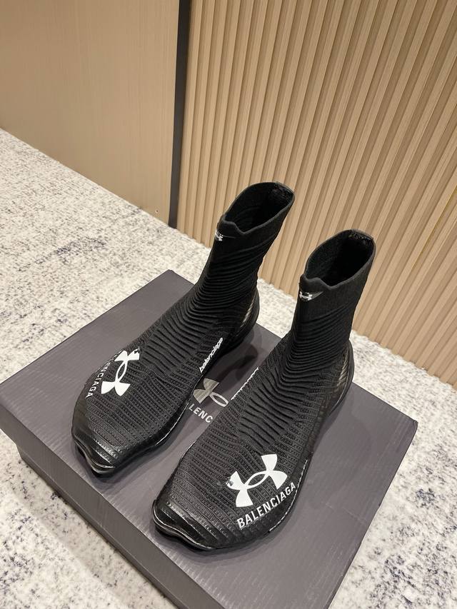Top-tier version: Couple's pair of Balenciaga and Under Armour 2025 collaboratio