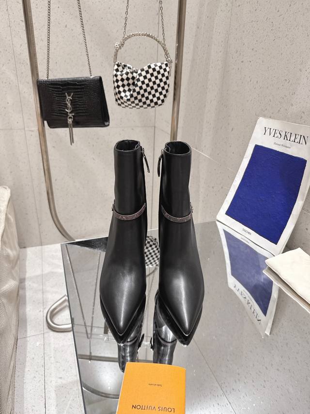 High-quality import! Fully packaged. These ankle boots are an elegant style craf