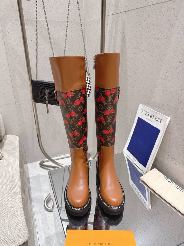 Loui & Vuitto Fall/Winter New Arrival Ankle Boots. Loui boots always look great