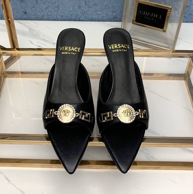Sizes 35-42, factory direct, Versace new low-heeled sandals, cowhide upper, full Sizes 35-42, factory direct, Versace new low-heeled sandals, cowhide upper, full