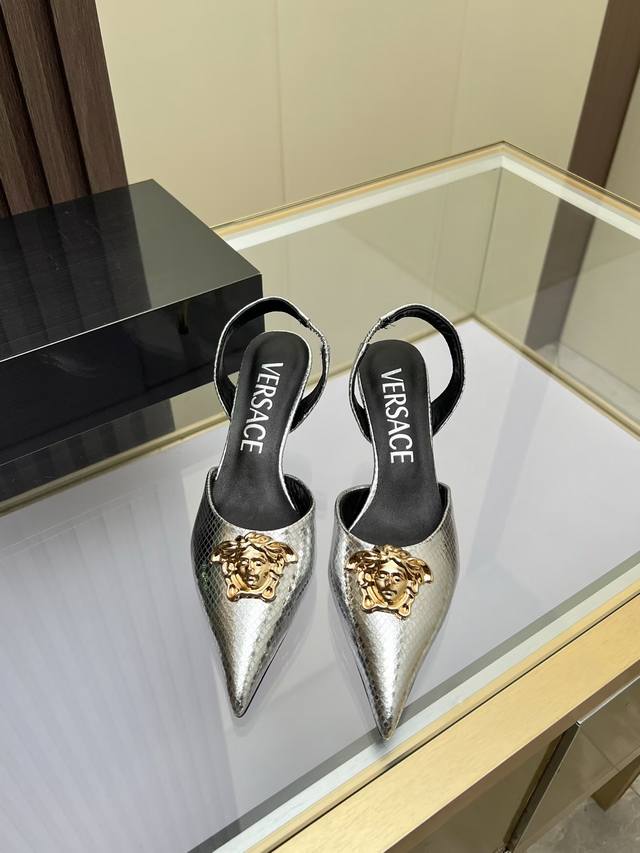 Sizes 35-42, factory direct, Versace new low-heeled open-back sandals, cowhide u Sizes 35-42, factory direct, Versace new low-heeled open-back sandals, cowhide u