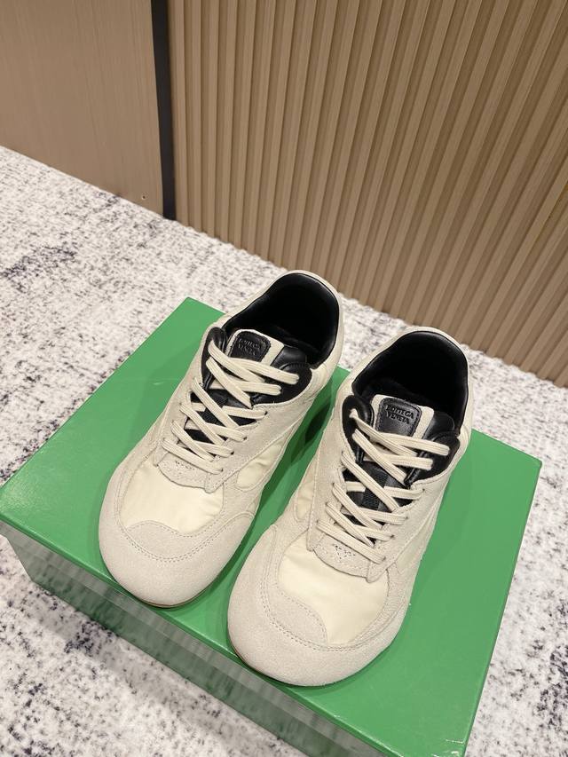 Top-tier version Couple style Women's and Men's Bottega Veneta's latest Orbit Fl Top-tier version Couple style Women's and Men's Bottega Veneta's latest Orbit Fl