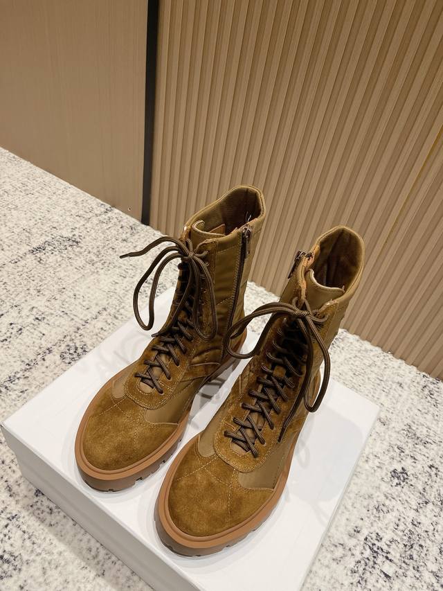 High-quality reseller: Celine 25Ss Fall/Winter Bestselling Dr. Martens Boots. A
