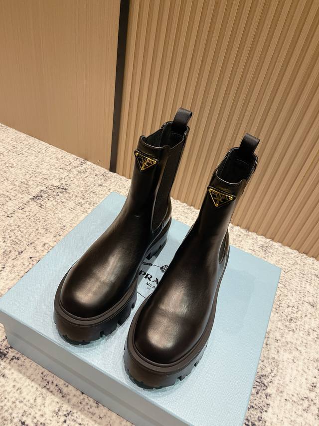Top Version: Prada 25Fw Latest Platform Ankle Boots, Celebrity Style, Triangle B