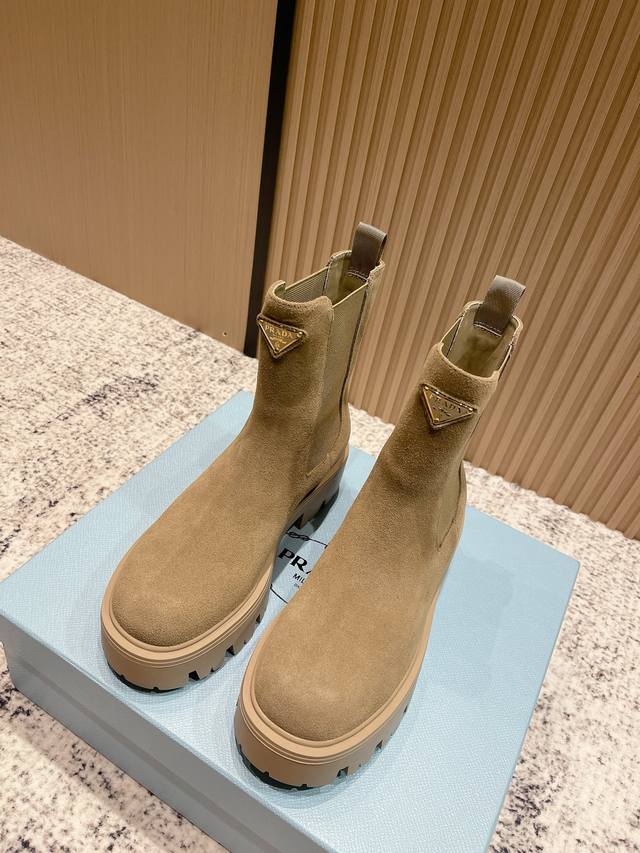 Top Version: Prada 25Fw Latest Platform Ankle Boots, Celebrity Style, Triangle B