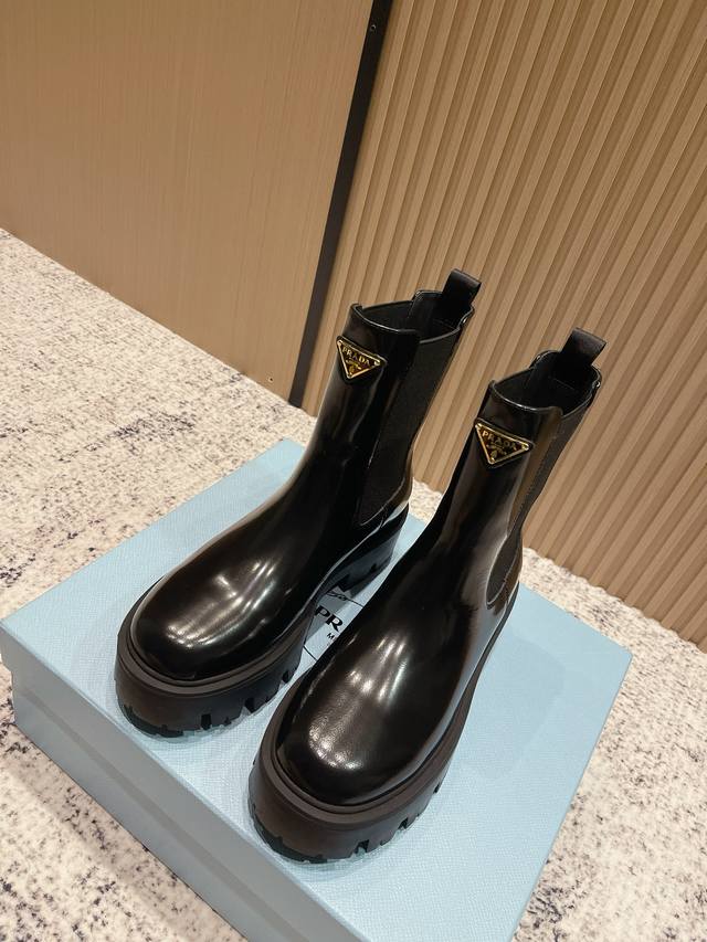 Top Version: Prada 25Fw Latest Platform Ankle Boots, Celebrity Style, Triangle B