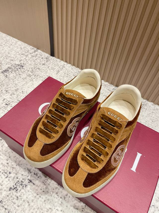 Top-tier version: Gucci latest double G couple casual sports shoes, German train