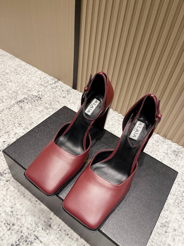 Top Quality: Alaia 25Ss Autumn/Winter Simple and Stylish Chunky Heel Square Toe