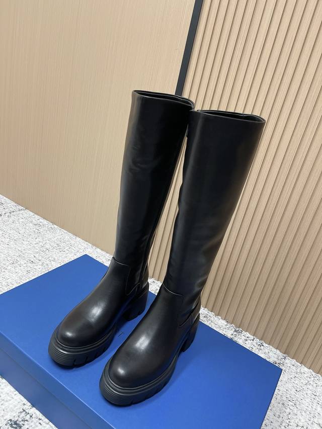 Top-tier version: Sw's latest 50/50 riding boots, a must-have for autumn and win