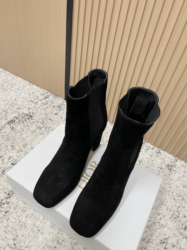 Top Version: Dior D-Art 2025 Autumn/Winter New Heeled Boots Series Metal Letter