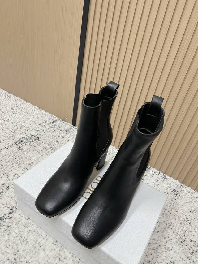 Top-tier version: Dior D-Art 2025 Autumn/Winter New Heeled Boots Series Metal Le