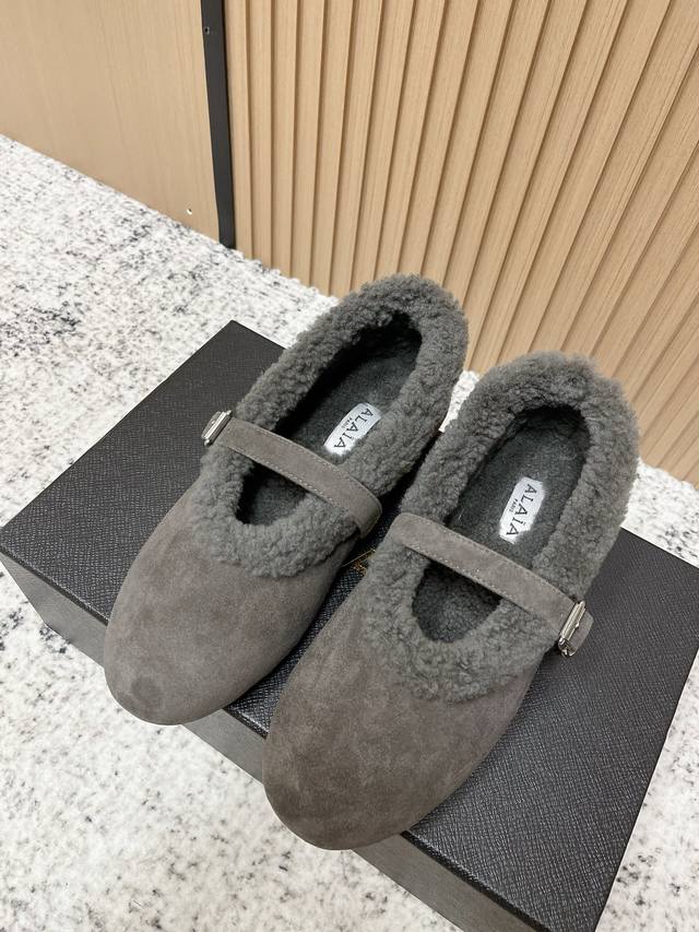 Top Quality: Alaia | The First Pair of Beautiful Shoes for Autumn/Winter So warm