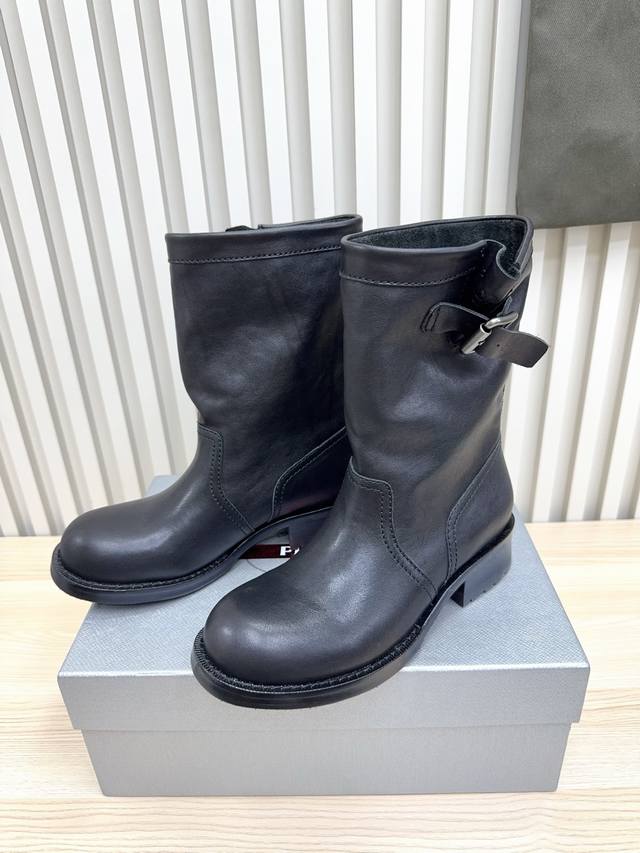Prada 25 Latest Riding Boots! Ddd's hottest series embodies urban style, showcas