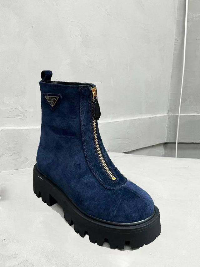 Classic triangle logo women's boots, a must-have for winter, definitely a hot it