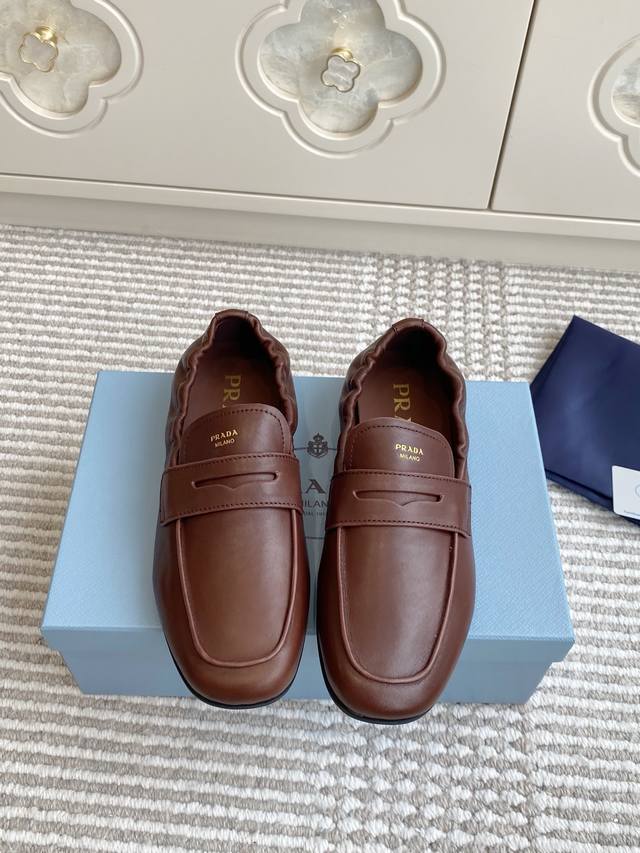 Prada New Arrival Couple Square-Toe Loafers (Men's & Women's) - Top Quality. The