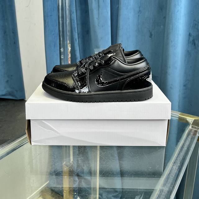 New colorway Air Jordan 1 Low retro basketball shoes. Sizes: 36, 36.5, 37.5, 38, New colorway Air Jordan 1 Low retro basketball shoes. Sizes: 36, 36.5, 37.5, 38,