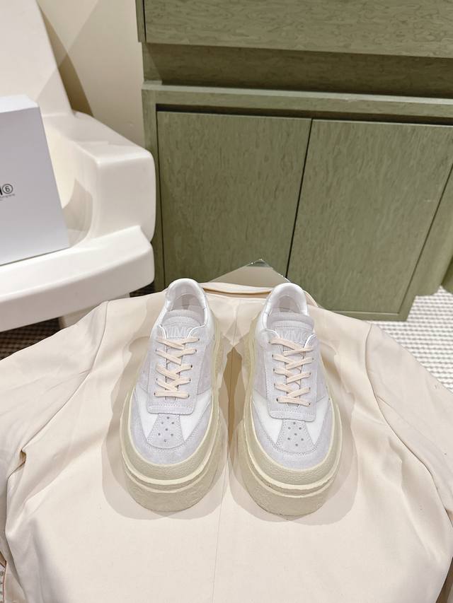 224 Mm6 Margiela! New trendy platform sneakers in new colors. These platform sne