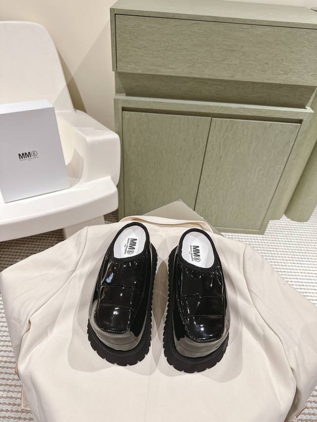 224 Mm6 Margiela! New trendy platform sneakers in new colors. These platform sne