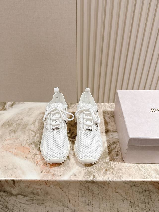 225 Jimmy Choo's latest stretch sock-style casual shoes, a flagship series from