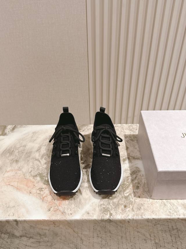 225 Jimmy Choo's latest stretch sock-style casual shoes, a flagship series from