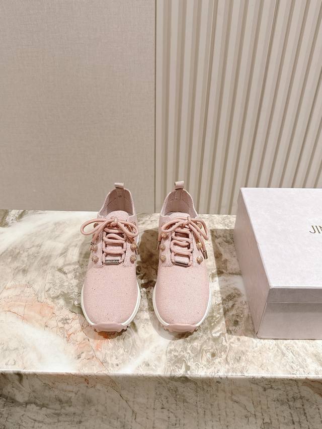 225 Jimmy Choo's latest stretch sock-style casual shoes, a flagship series from