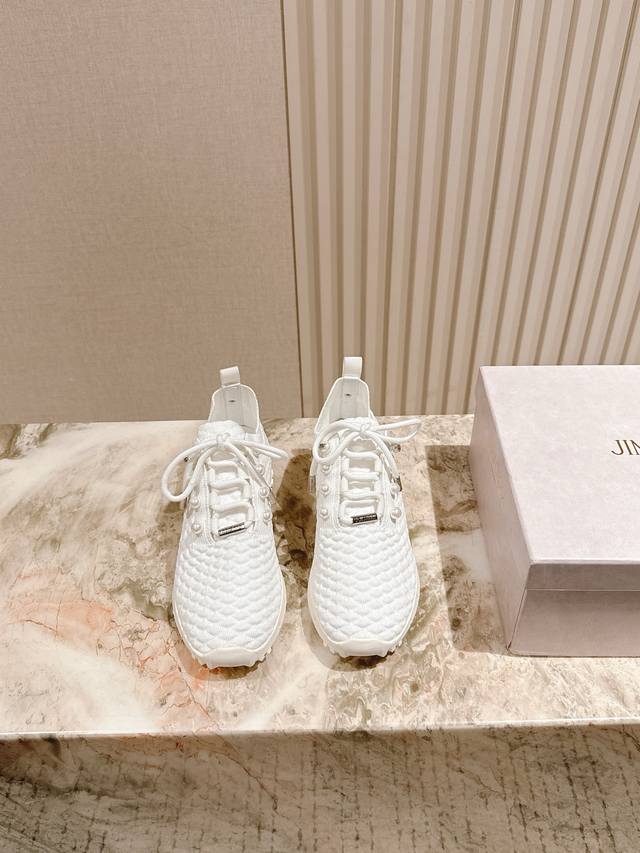 225 Jimmy Choo's latest stretch sock-style casual shoes, a flagship series from