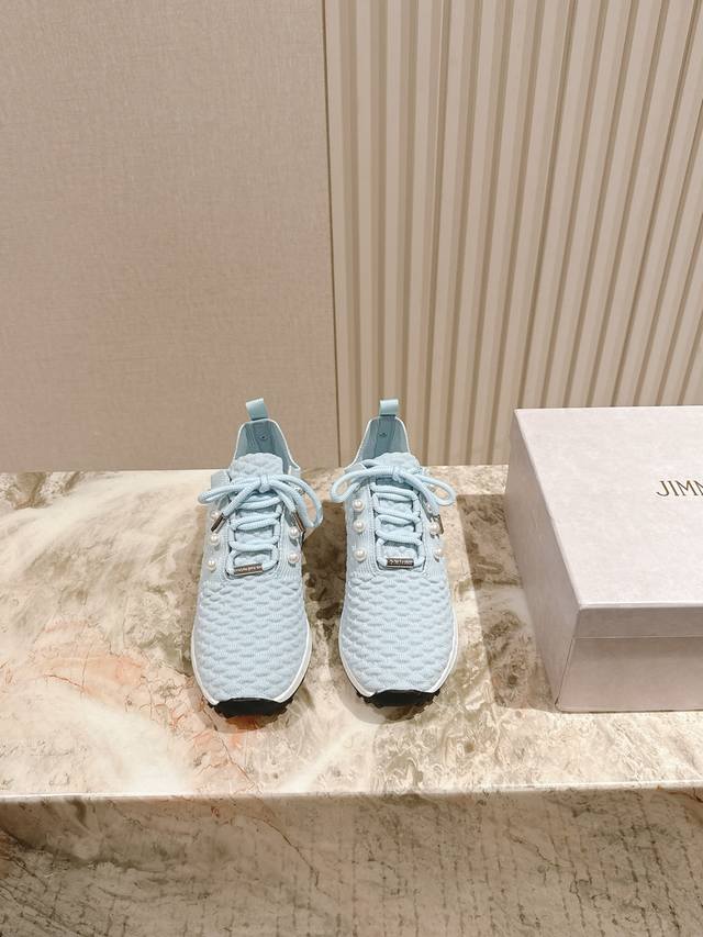 225 Jimmy Choo's latest stretch sock-style casual shoes, a flagship series from