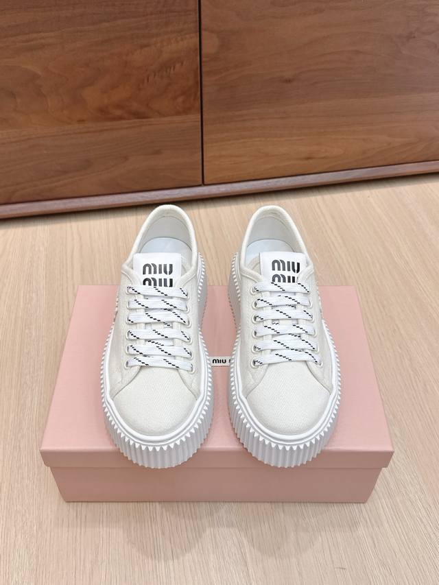 High-quality Miu Miu 25Ss Spring/Summer new style platform canvas slip-on white