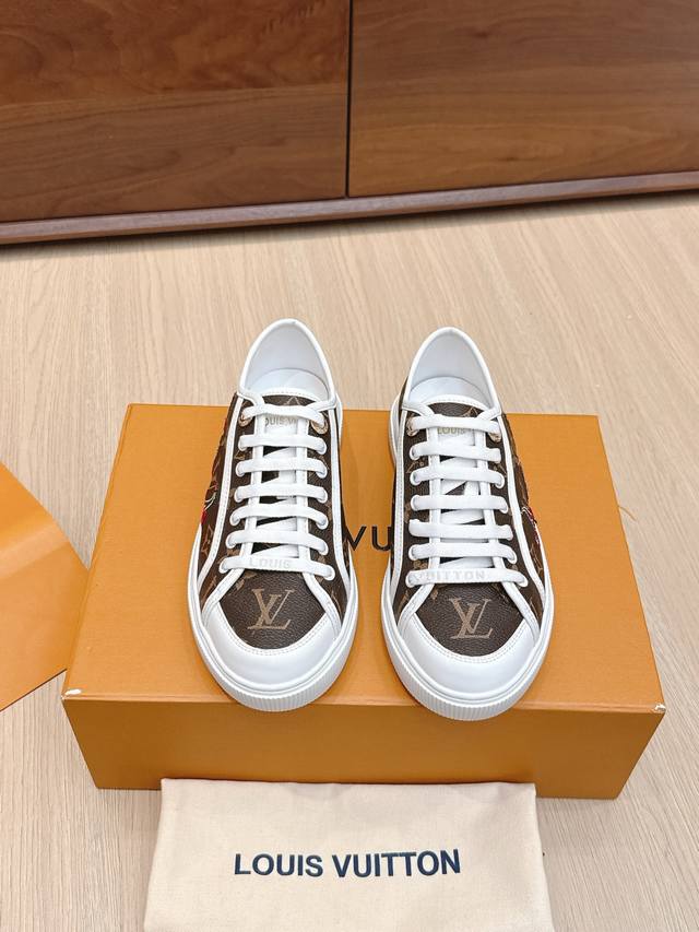 Louis Vuitton Spring/Summer New Casual Sports Sneakers (Retailer Quality). These